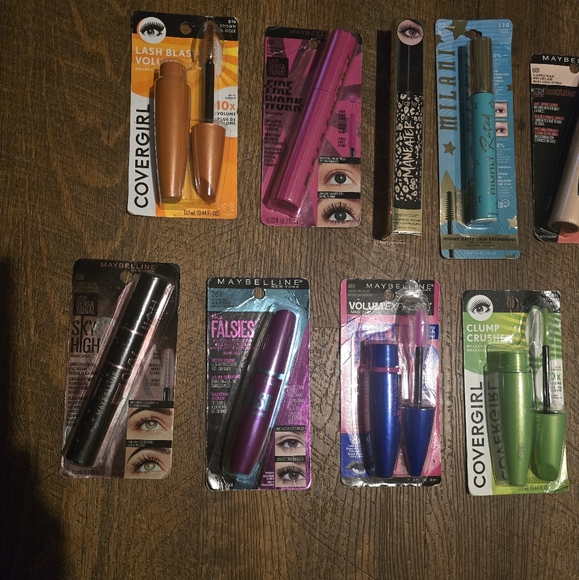 Assorted Mascara Collection - Picture 2 of 3